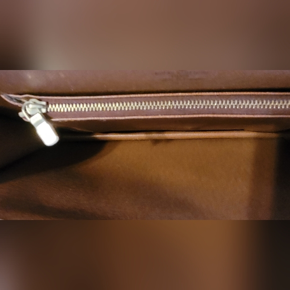 Louis Vuitton Courcelles Monogram - Authentic - EUC - Picture 13 of 16